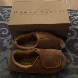 NWT in box men’s hammacher schemmer slippers XL